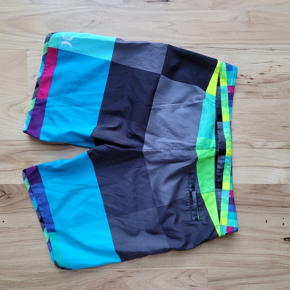 NWOT Hurley Women's Board Shorts - Picture 2 of 6